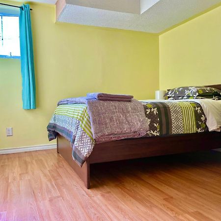 Nice Room At York University Toronto Bagian luar foto